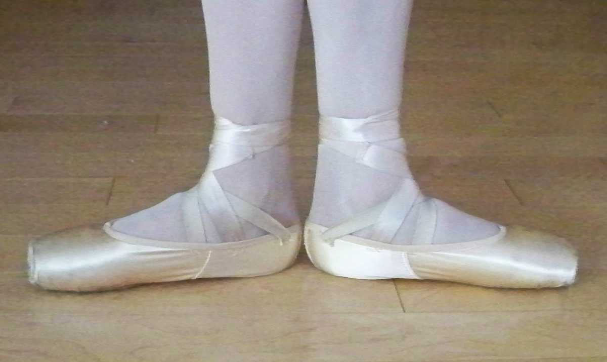 feet showing first position